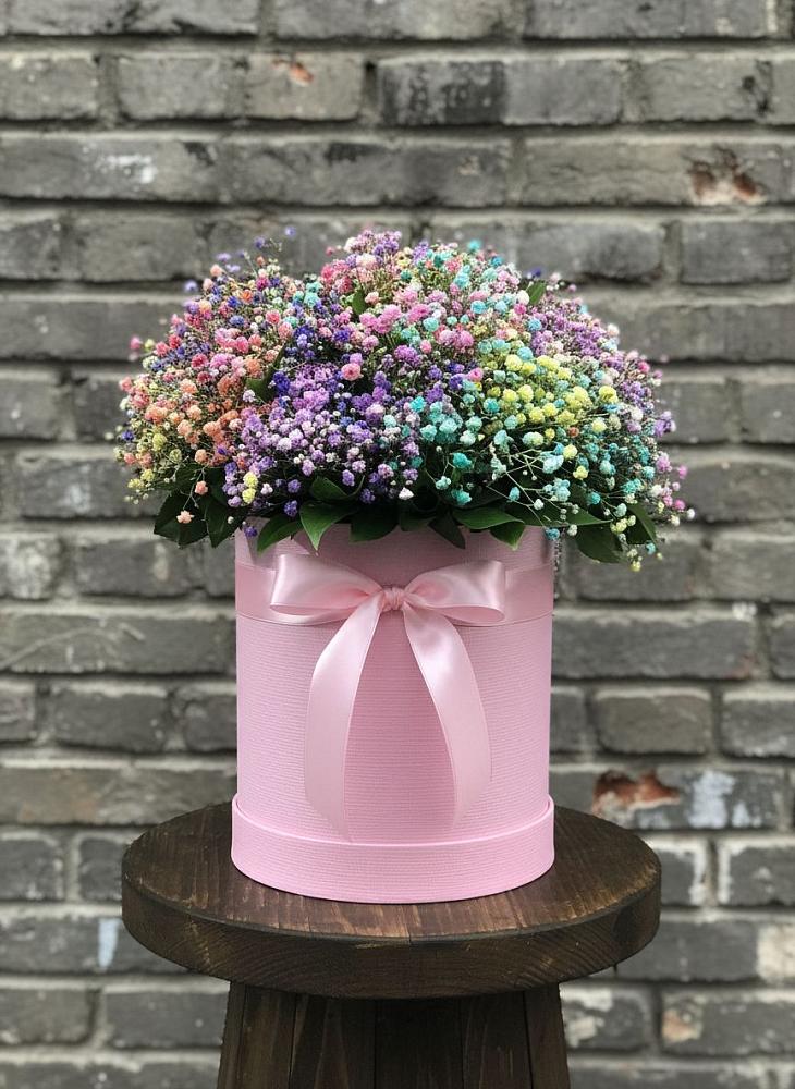 Цветочная композиция из Гипсофила и Розы в шляпной коробке в Заворонежском