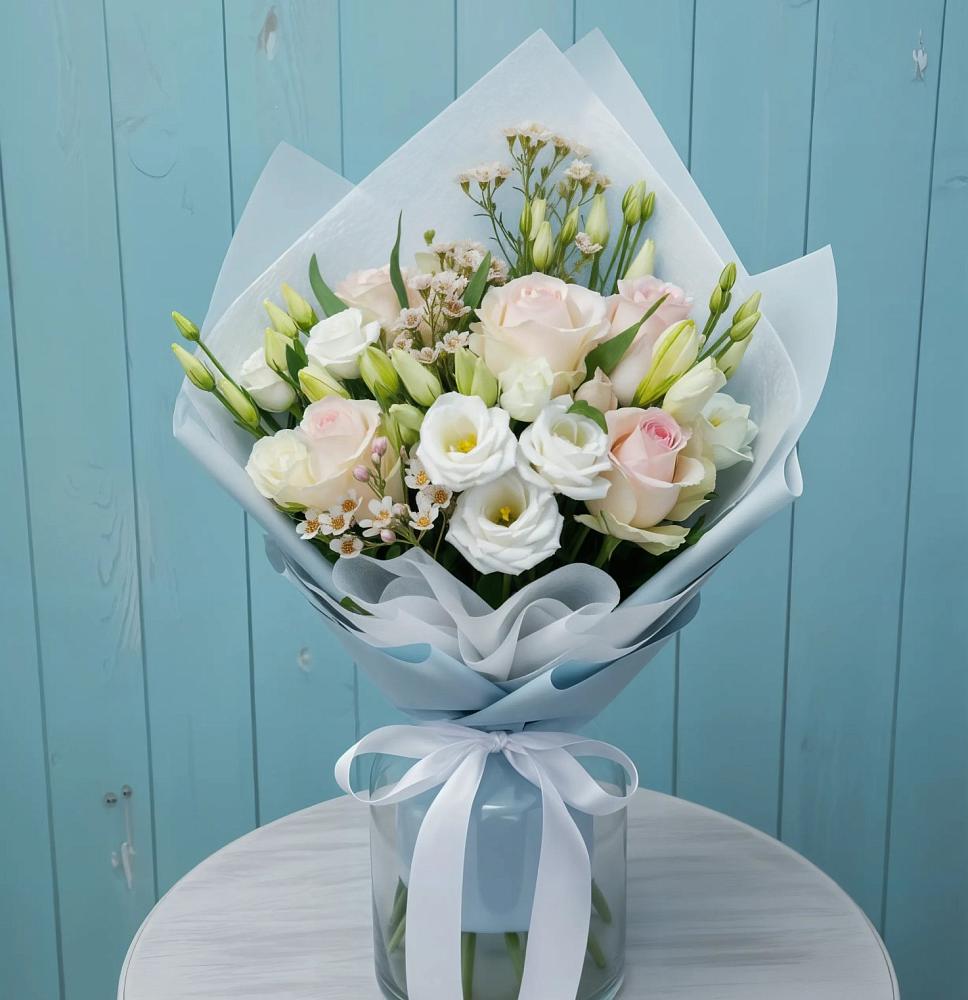 Букет цветов из: Розы и Лизиантусы в Заворонежском