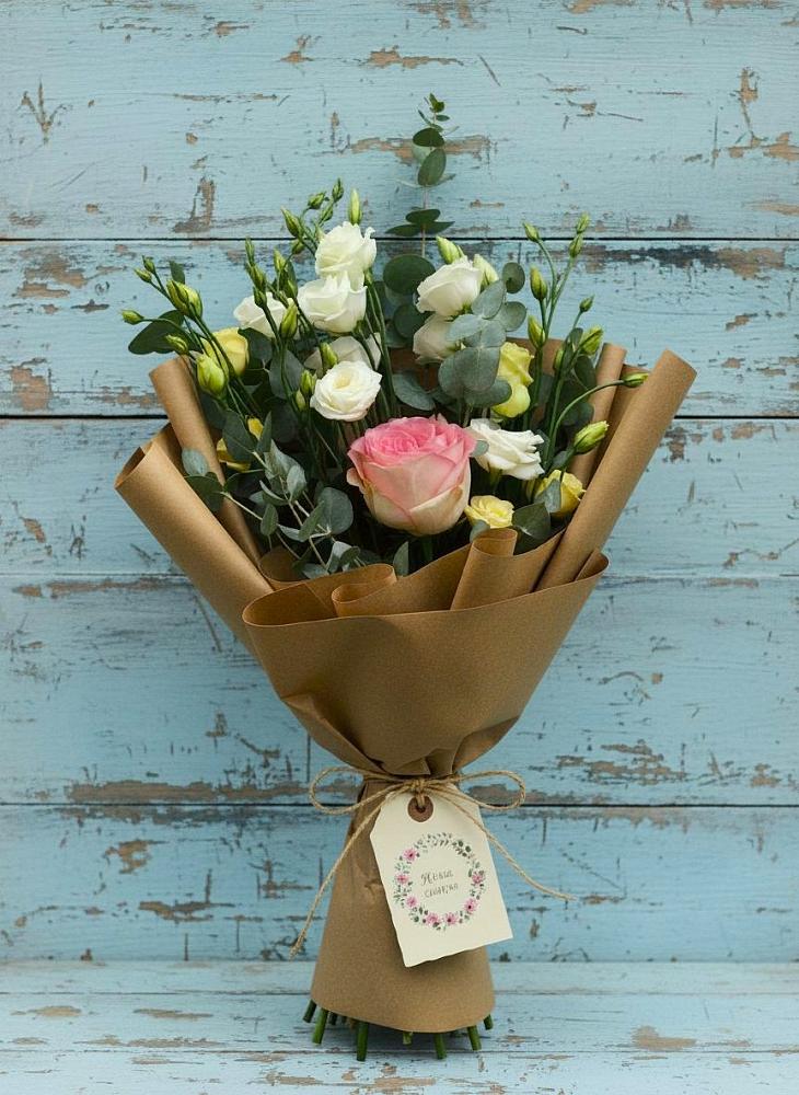 Букет цветов из: Розы и Лизиантусы в Заворонежском