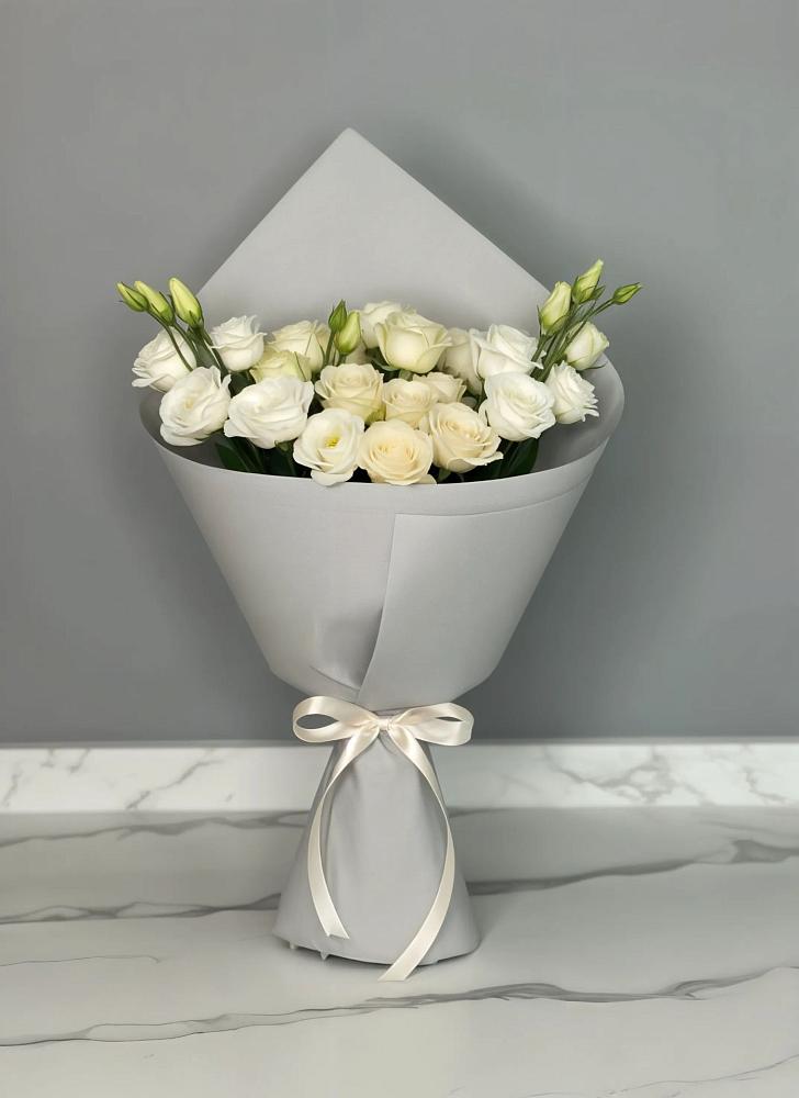 Букет цветов из: Розы и Лизиантусы в Заворонежском