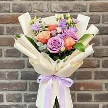 Букет цветов из:  Лизиантусы и Розы в Заворонежском