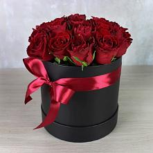 Цветочная композиция из Розы в шляпной коробке в Заворонежском