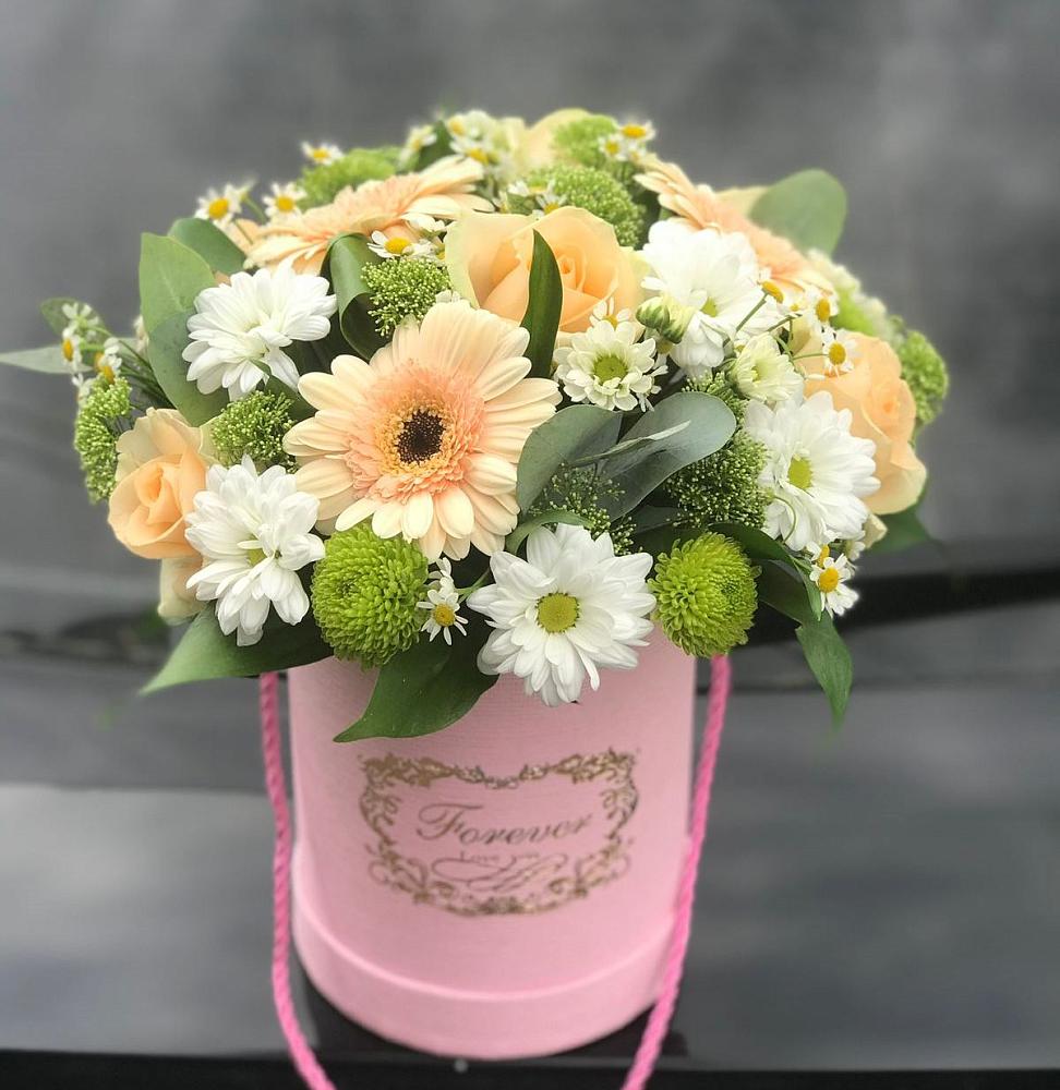 Цветочная композиция из Розы, Герберы и Хризантемы в шляпной коробке в Заворонежском