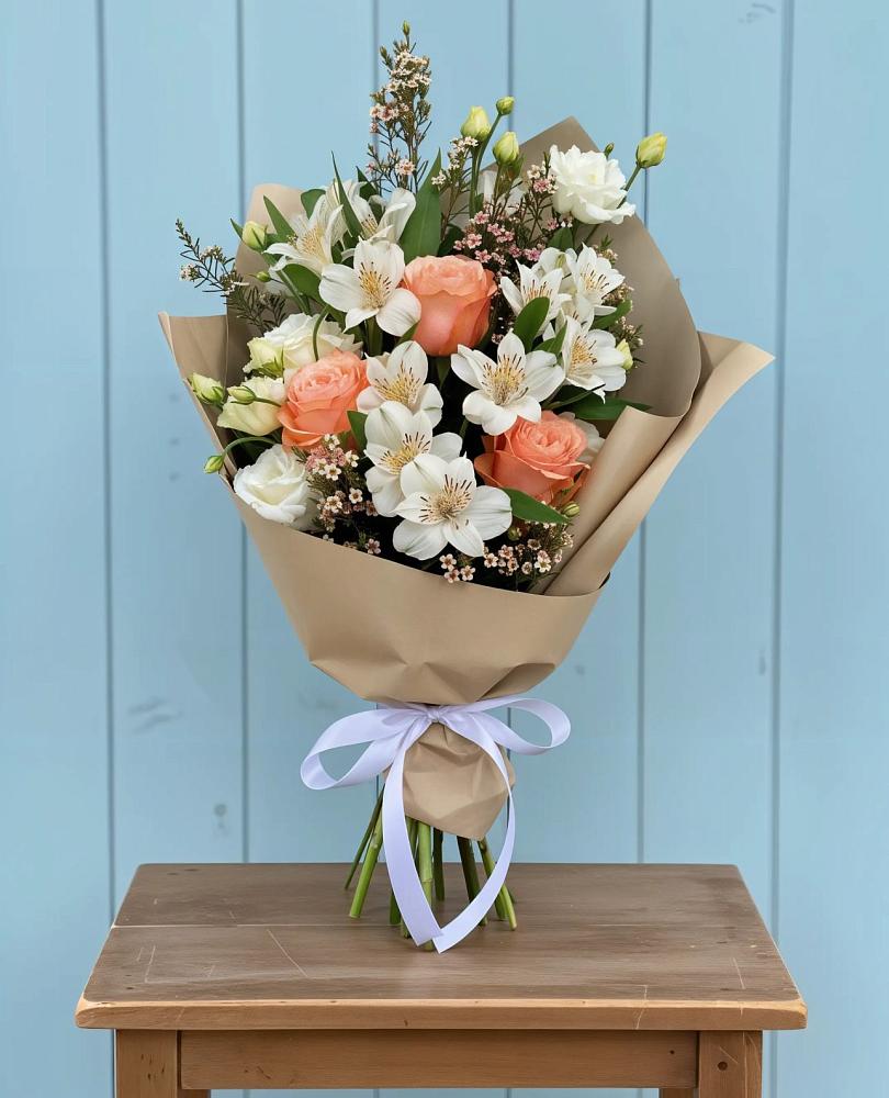 Букет цветов из: Альстромерии, Лизиантусы, Розы и Хризантемы в Заворонежском